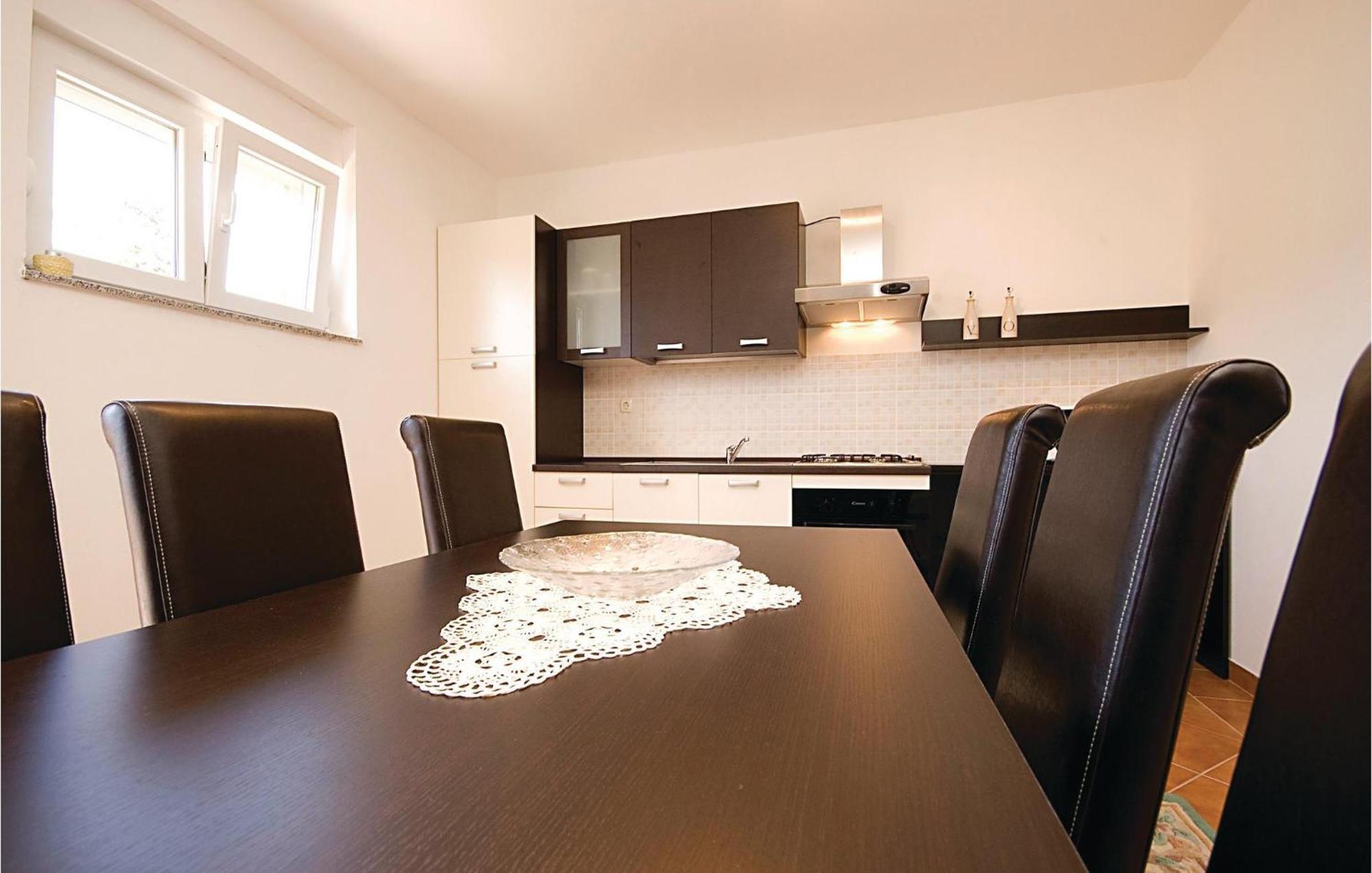 2 Bedroom Nice Apartment In Vir Buitenkant foto